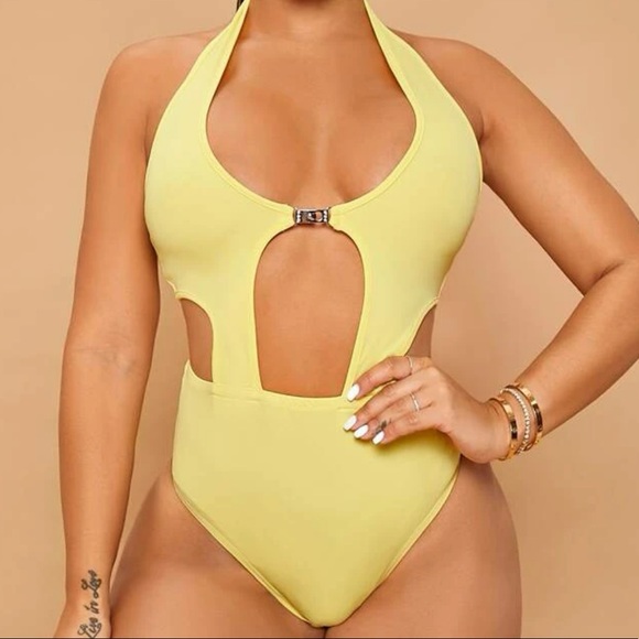 backless cut out halter bodysuit - Picture 2 of 3